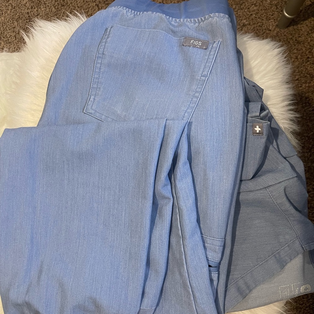 COPY - FIGS scrub set